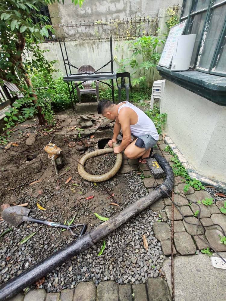 Declogging service sa labas ng bahay